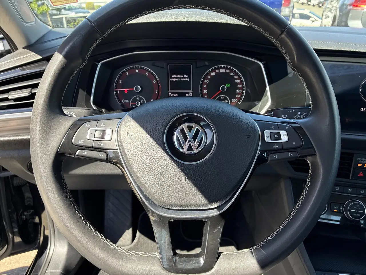 Volkswagen Jetta снимка Volkswagen Jetta