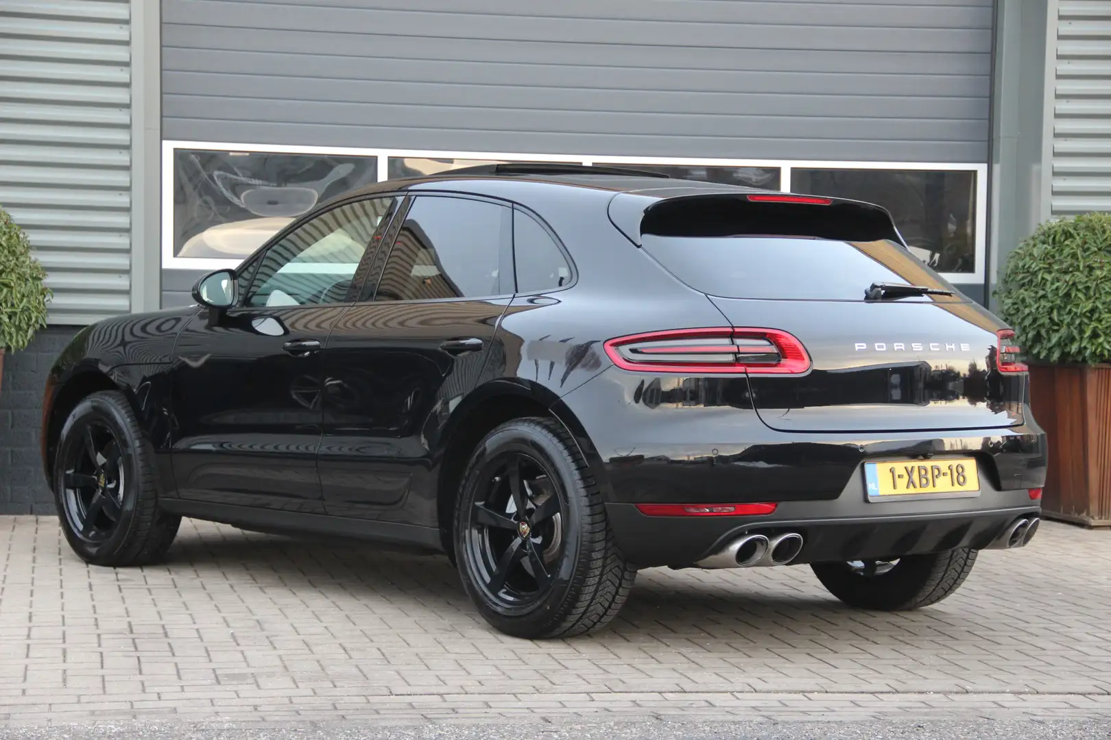 Porsche Macan 3.0 D S NL Auto | Luchtvering | Pano-dak | Keyless Schwarz - 2