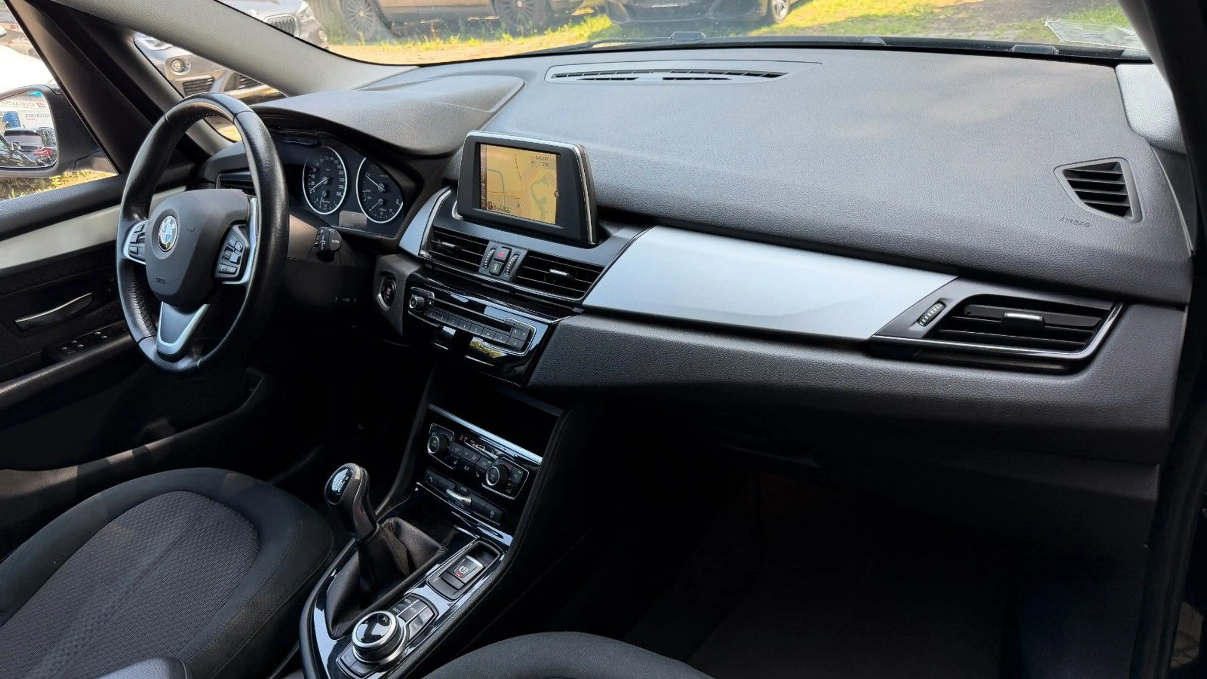 BMW 216 Advantage/Klimaaut/SHZ/LED — photo 11