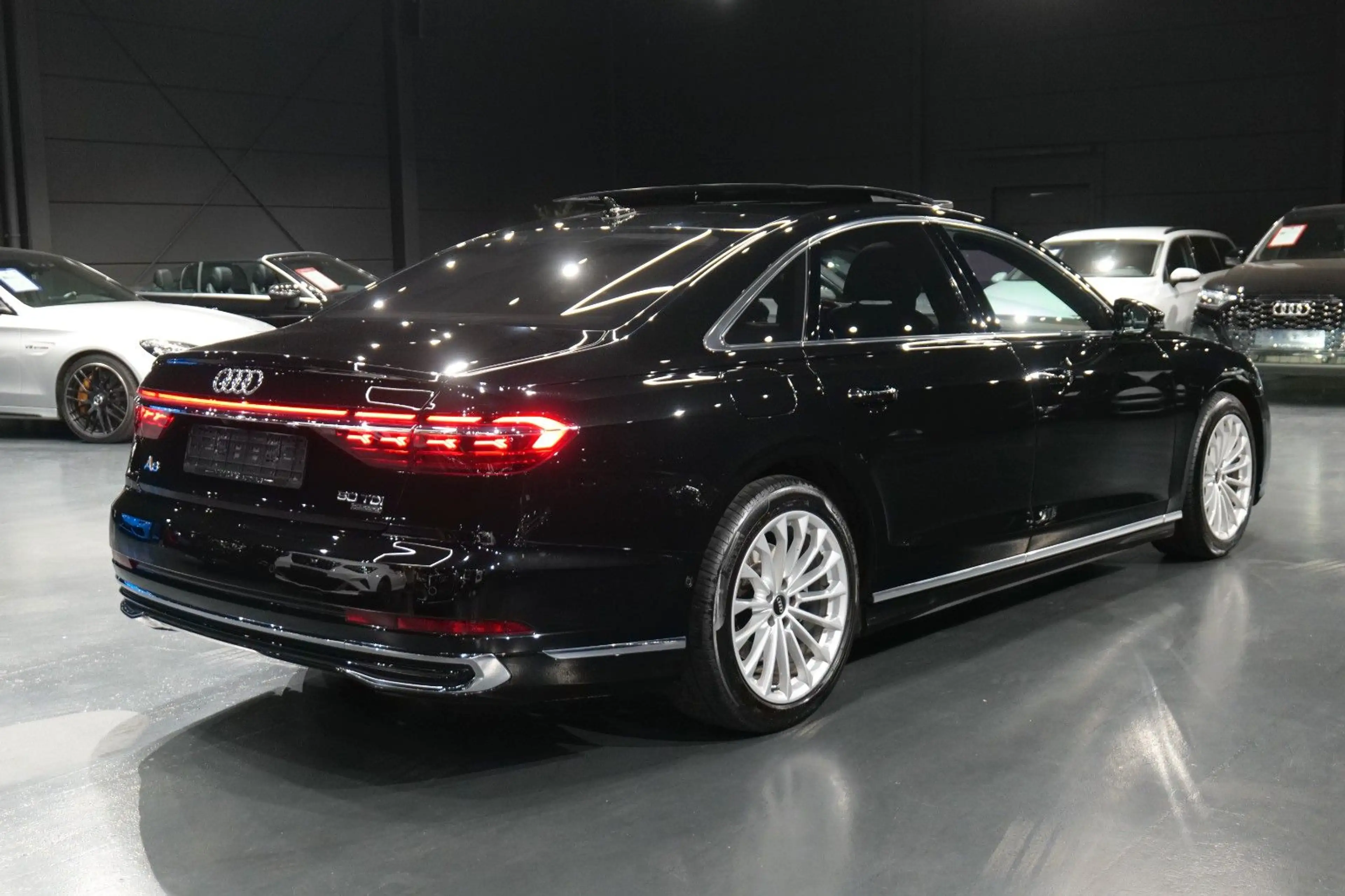 Audi A8 50 TDI quattro — photo 8