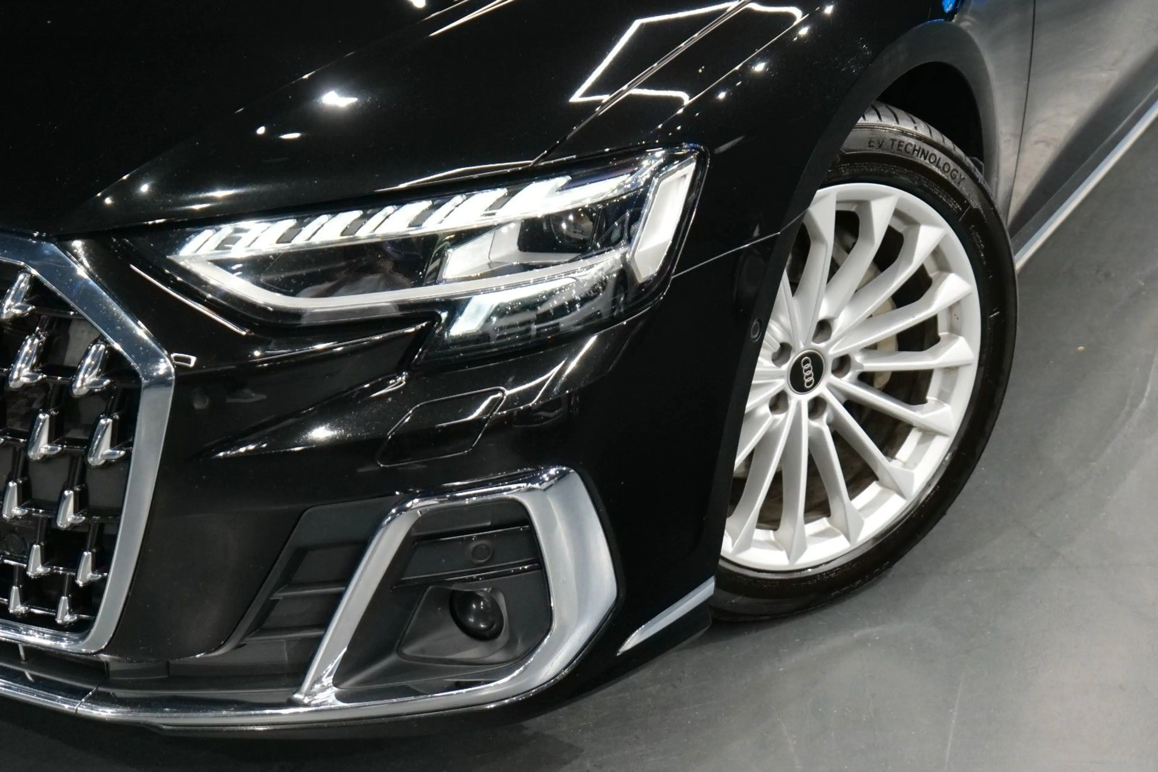 Audi A8 50 TDI quattro — photo 2