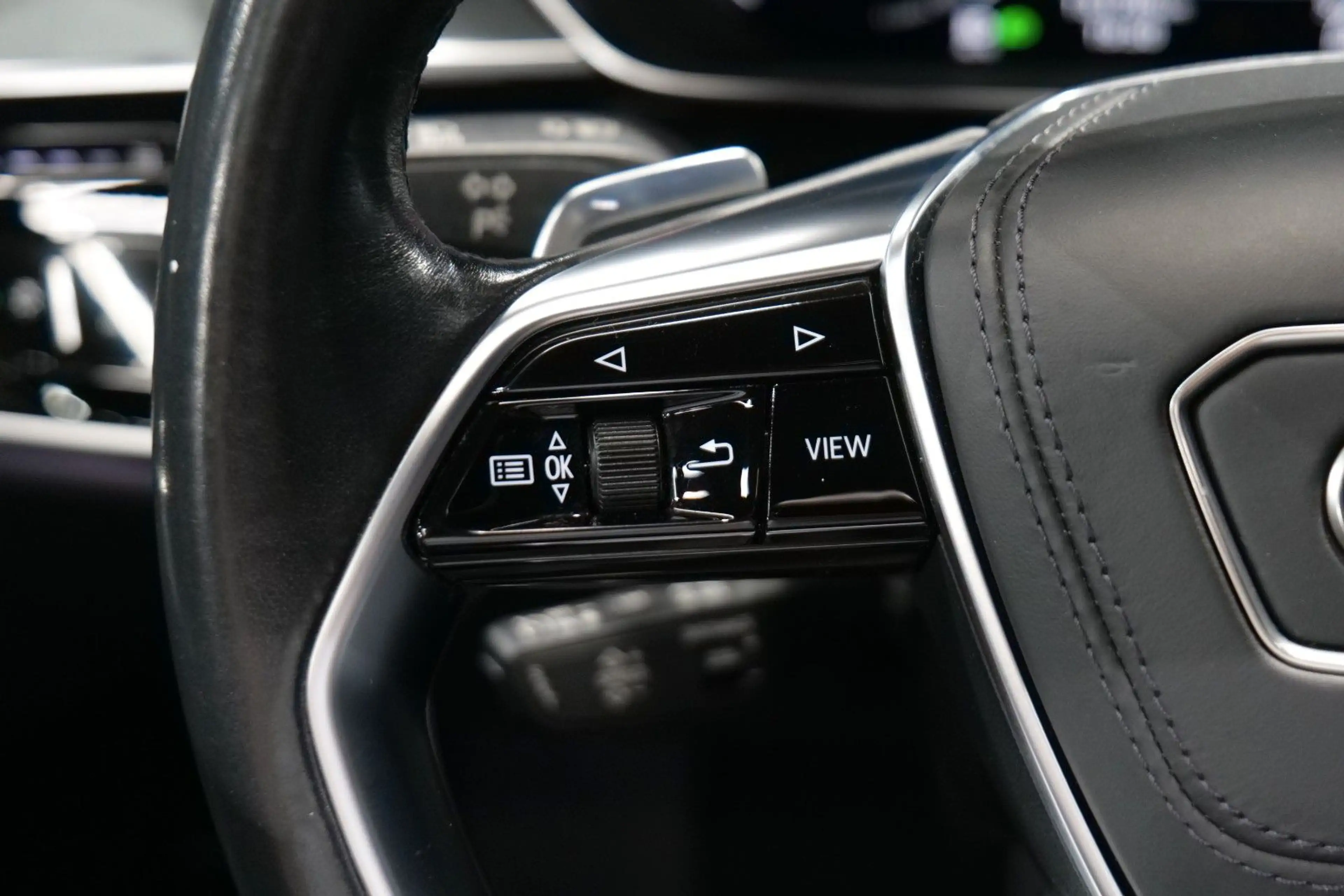 Audi A8 50 TDI quattro — photo 15