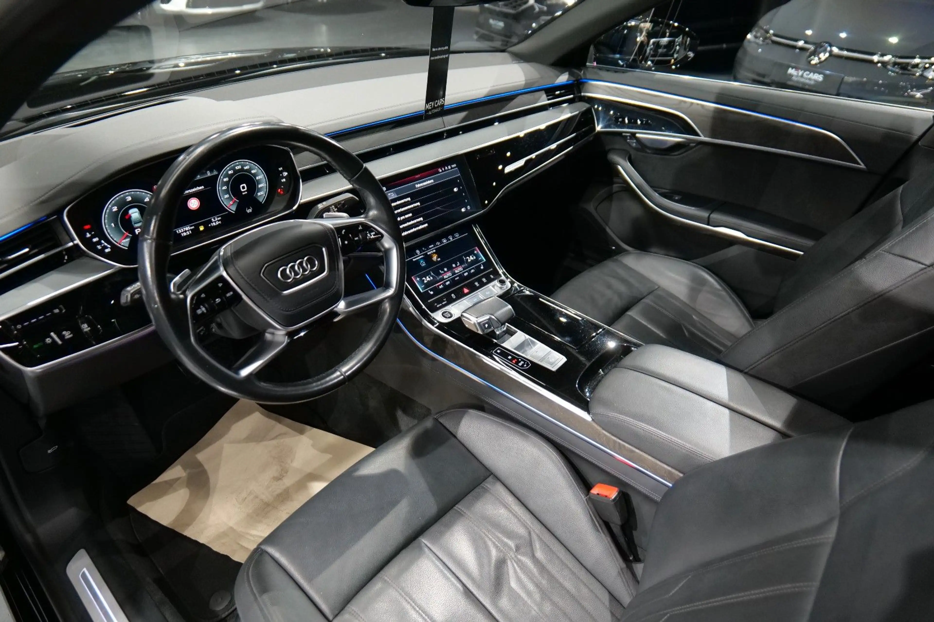 Audi A8 50 TDI quattro — photo 11