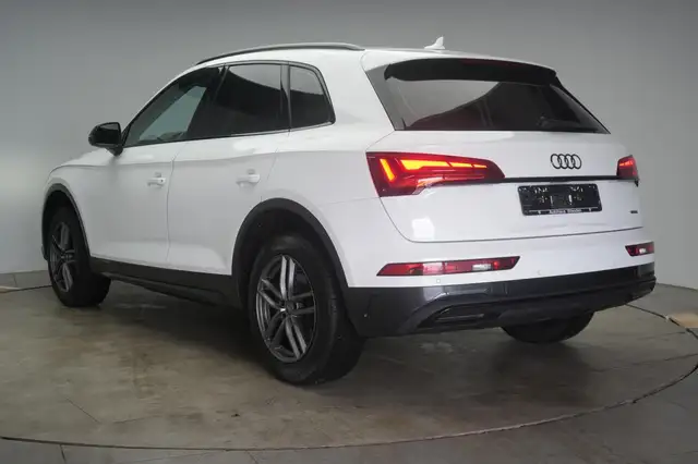 Audi Q5 view 3