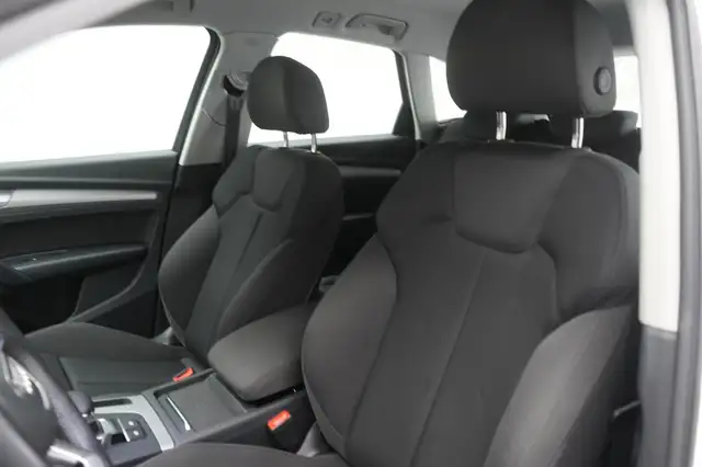 Audi Q5 view 10