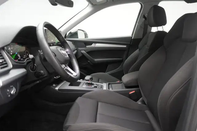 Audi Q5 view 8