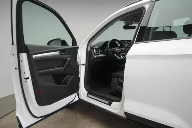Audi Q5 view 9
