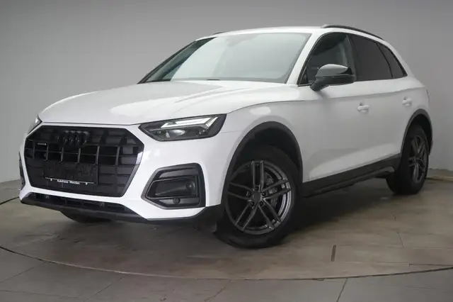Audi Q5 view 2