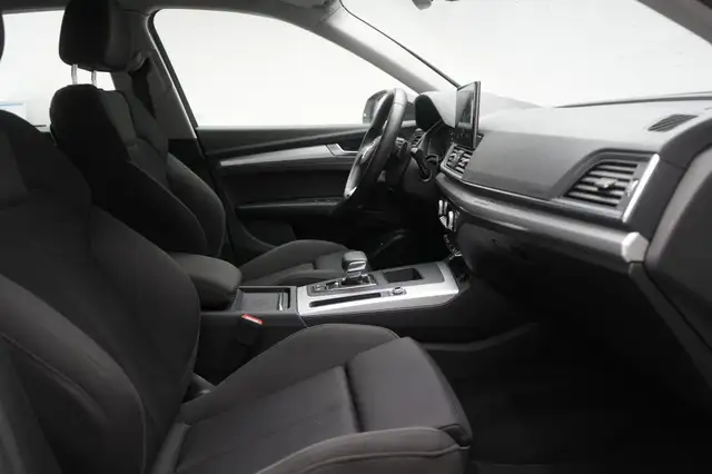 Audi Q5 view 5