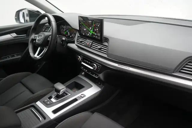 Audi Q5 view 6