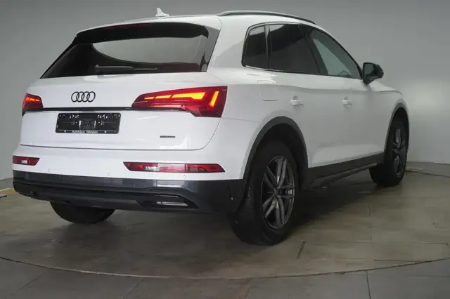 Audi Q5 view 4