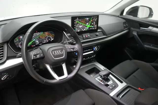 Audi Q5 view 11