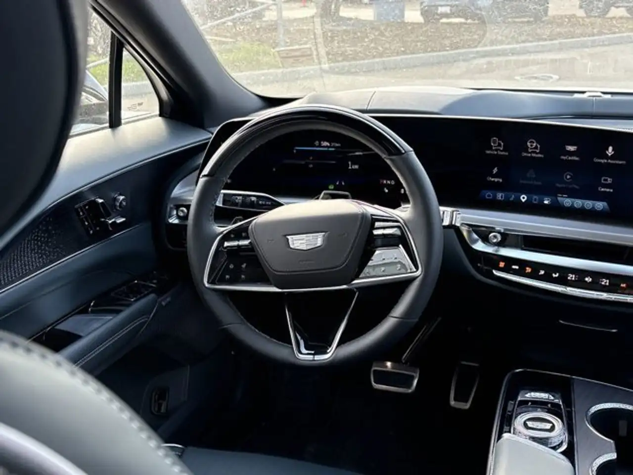Cadillac Lyriq снимка Cadillac Lyriq