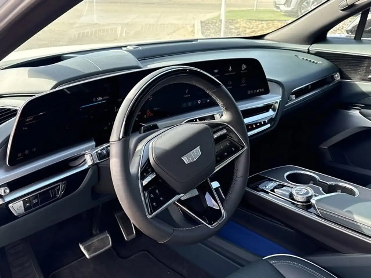 Cadillac Lyriq снимка Cadillac Lyriq