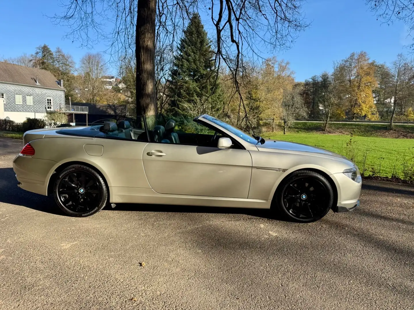 BMW 630 i CabrioAut.XenonLederNavi19ZolScheckh.M-Pake Silber - 2
