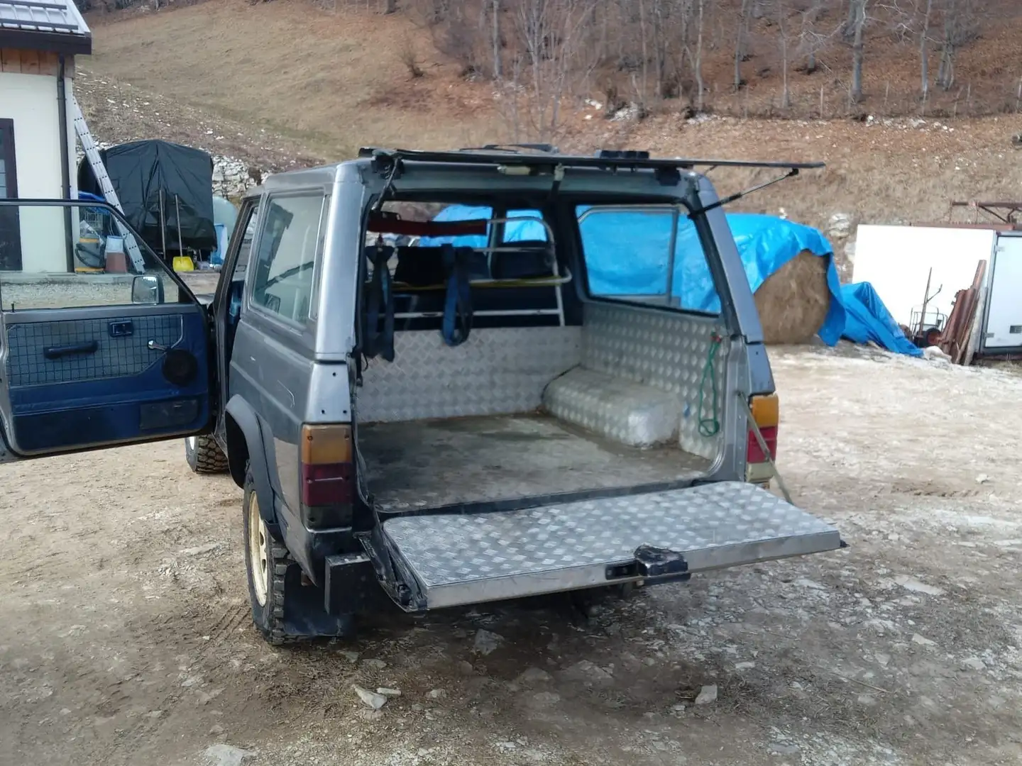 Nissan Patrol GR 3.3 td TR autocarro Šedá - 2