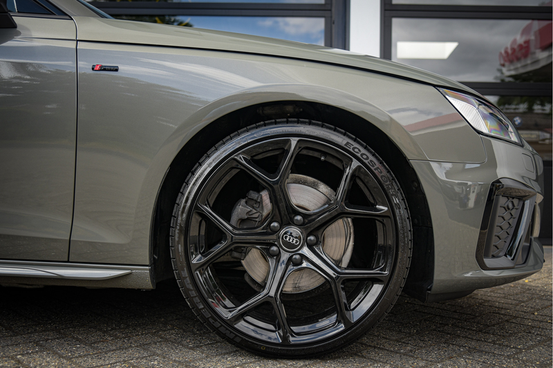 Audi A4 Avant 35 TFSI S edition Competition — photo 5