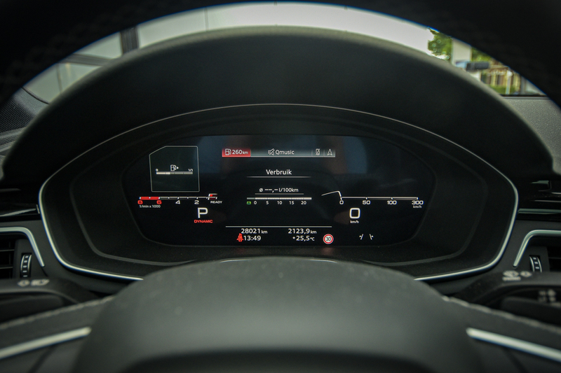 Audi A4 Avant 35 TFSI S edition Competition — photo 11