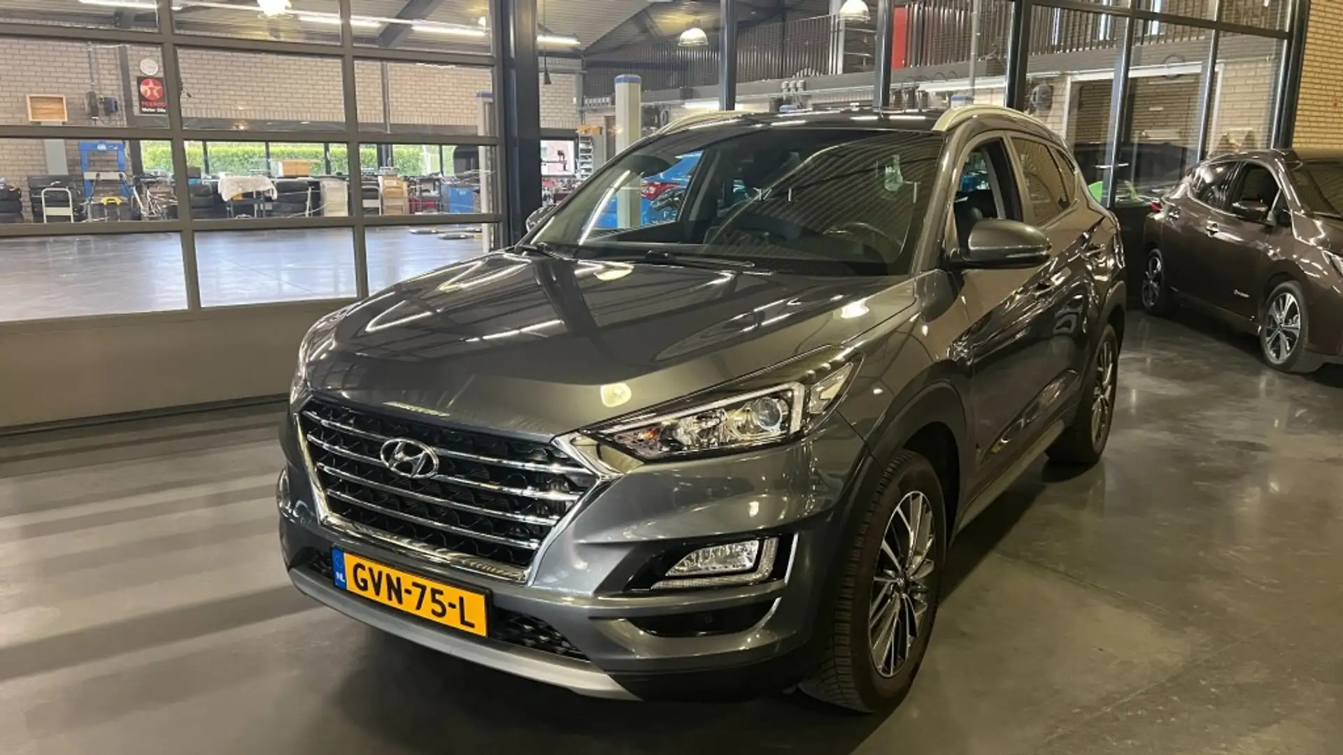 Hyundai TUCSON 1.6 T-GDI PREMIUM Gris - 1