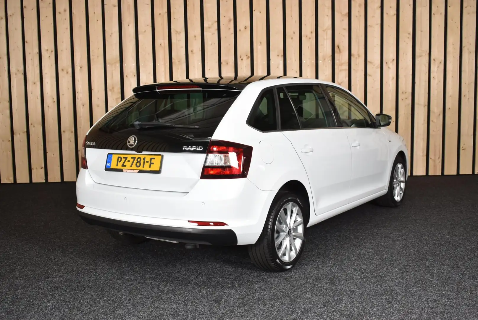 Skoda Rapid/Spaceback 1.0 TSI Greentech Drive Panoramadak Navi Clima Cru Wit - 2