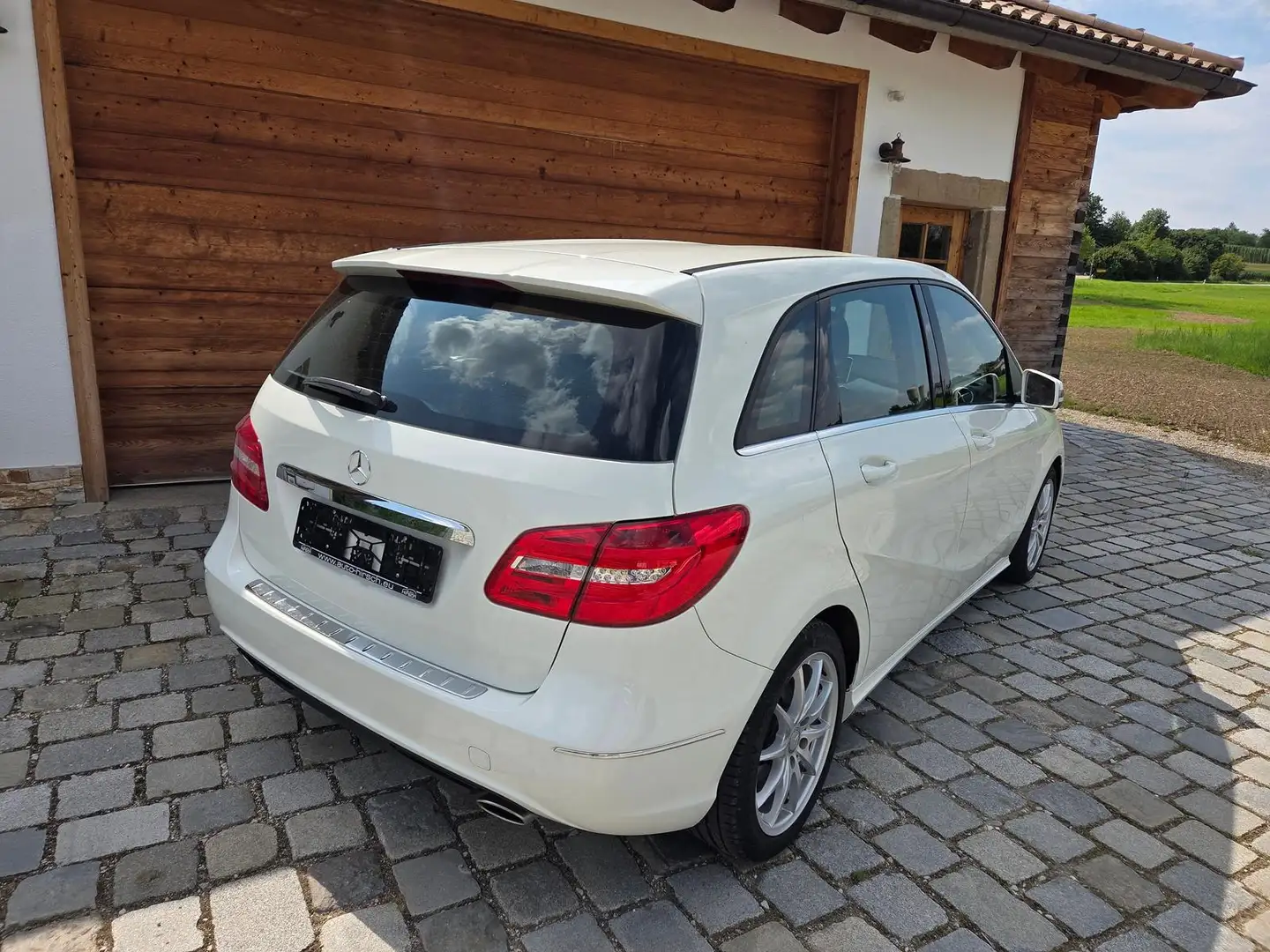 Mercedes-Benz B 180 Sport|Xenon|AHK|Navi|SHZG Weiß - 2