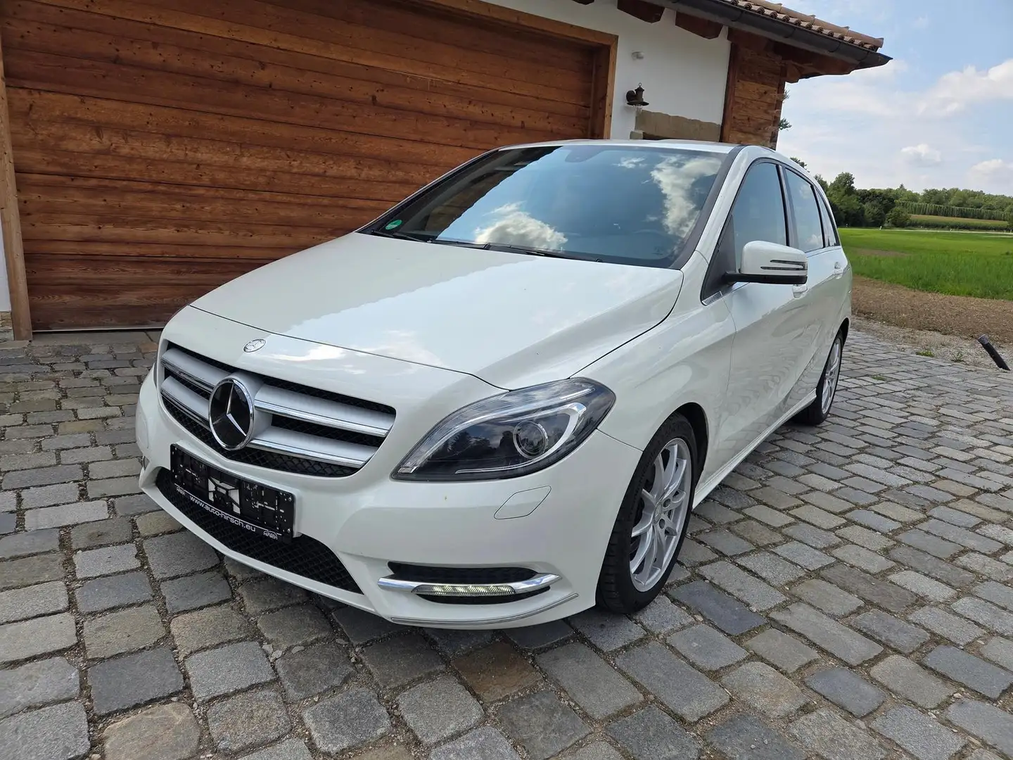 Mercedes-Benz B 180 Sport|Xenon|AHK|Navi|SHZG Weiß - 1