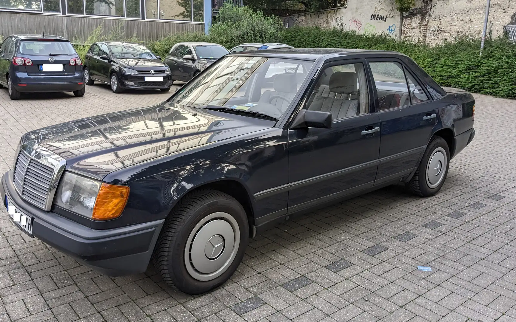 Mercedes-Benz 230 Oldtimer Anhängerkupplung echte KM Bleu - 2