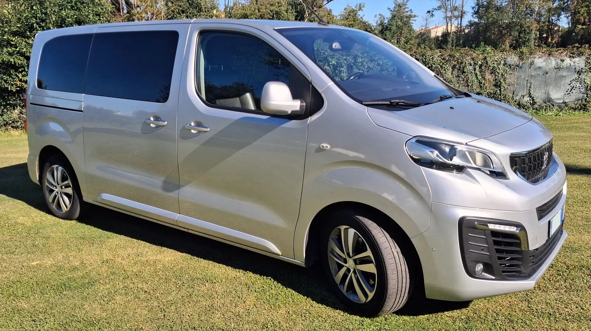 Peugeot Traveller Allure Argento - 2