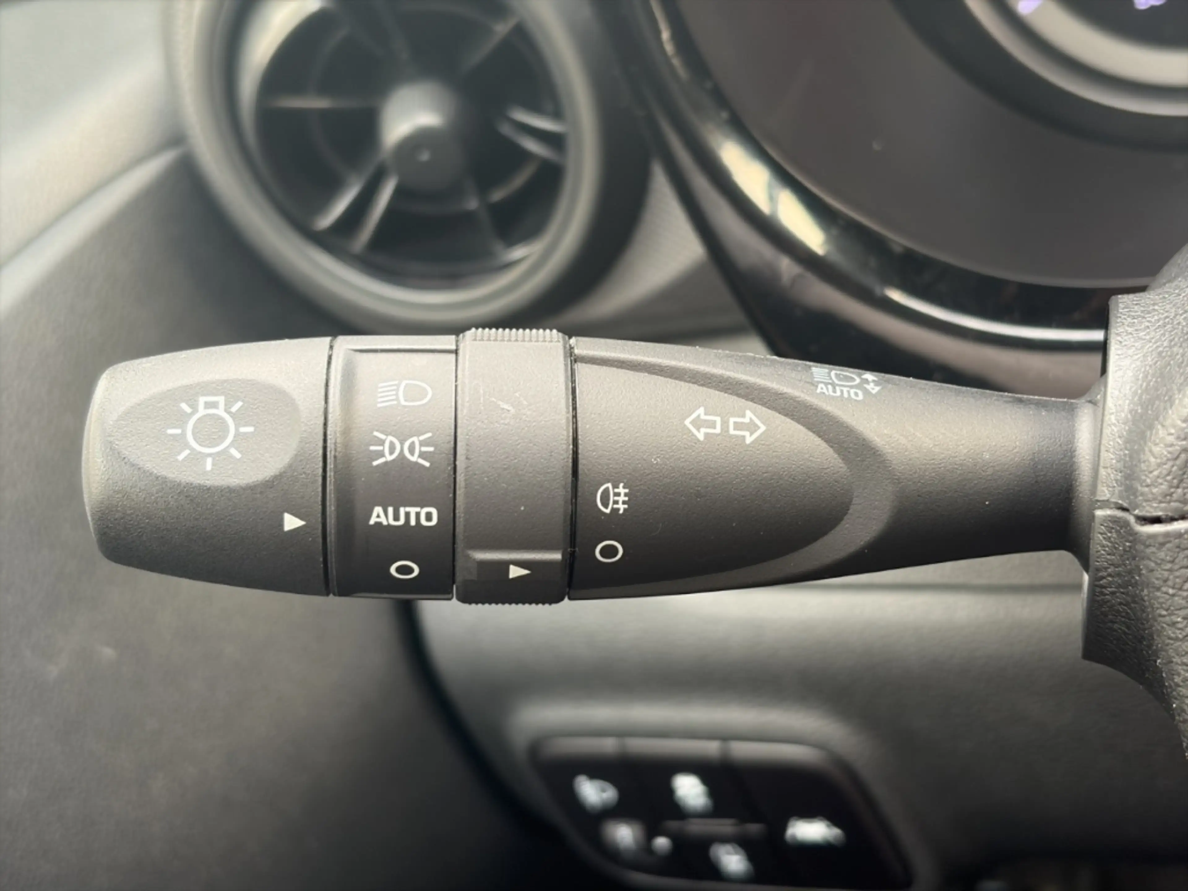 Hyundai i10 TREND 1.2 Automatik *CARPLAY*SITZHZG*KLIMA* — photo 15