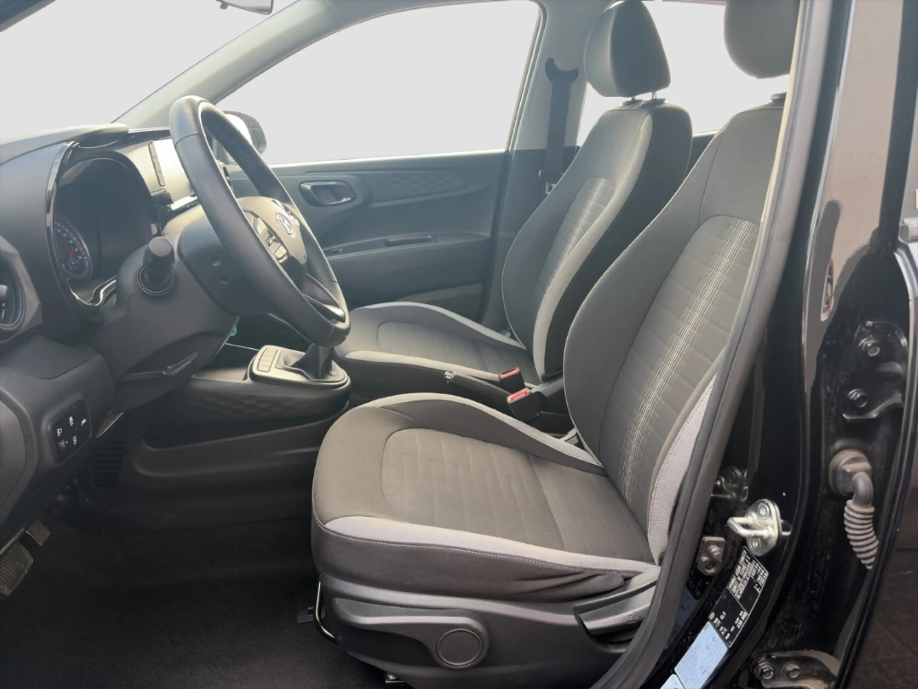 Hyundai i10 TREND 1.2 Automatik *CARPLAY*SITZHZG*KLIMA* — photo 7