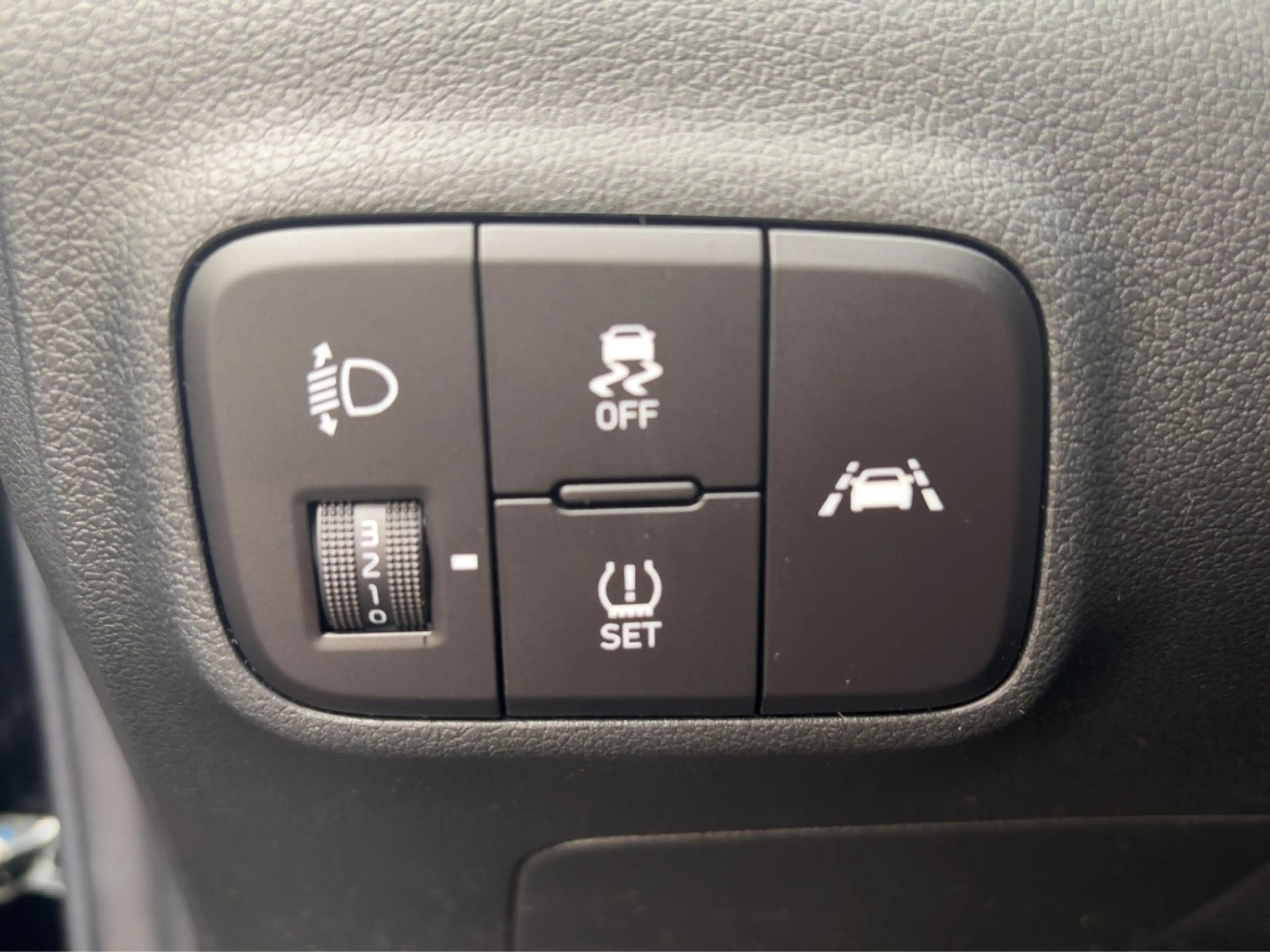 Hyundai i10 TREND 1.2 Automatik *CARPLAY*SITZHZG*KLIMA* — photo 14
