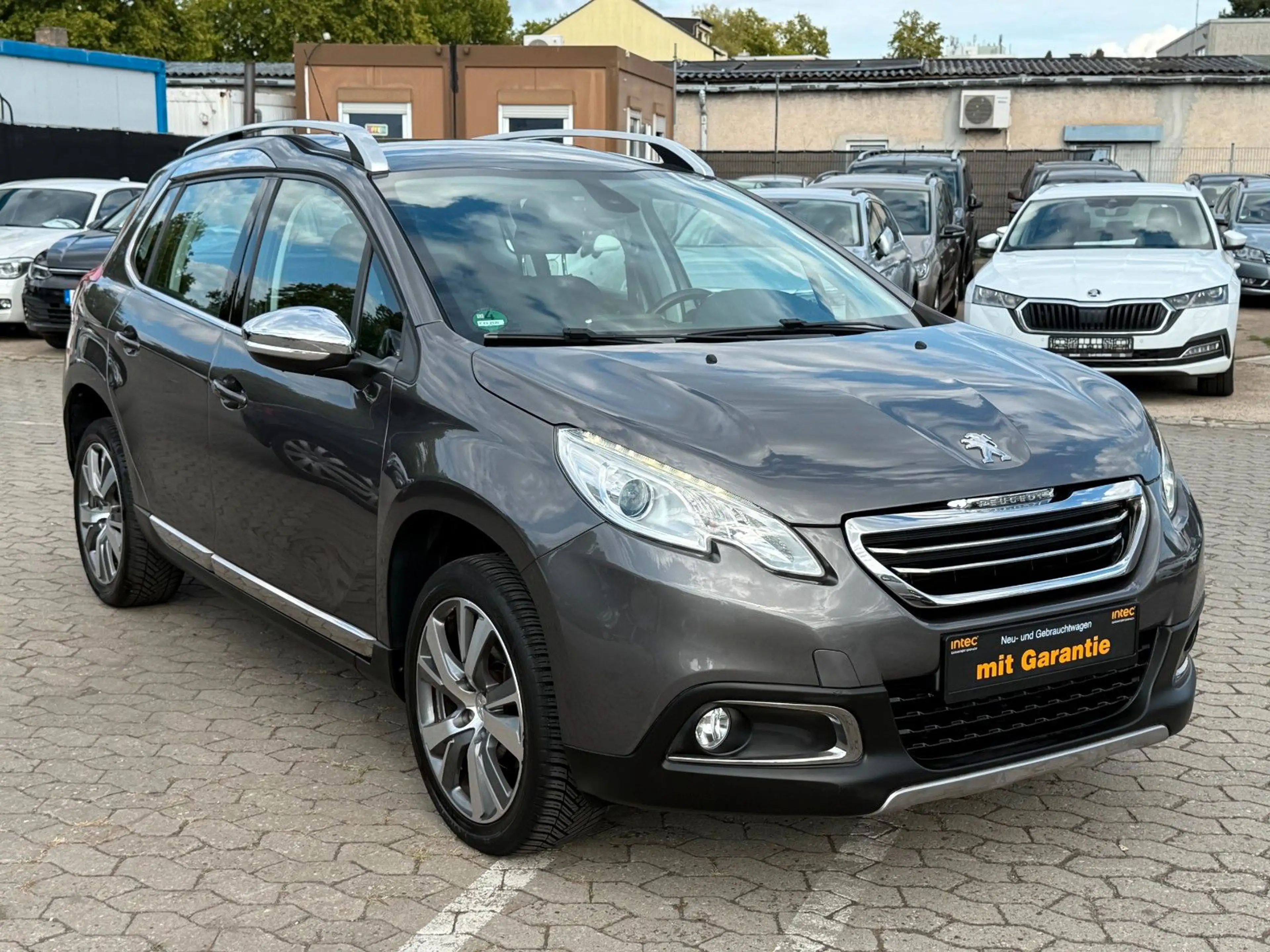 Peugeot 2008 AllURE / AUTOMATIK / KLIMA / UNFALLFREI / — photo 6