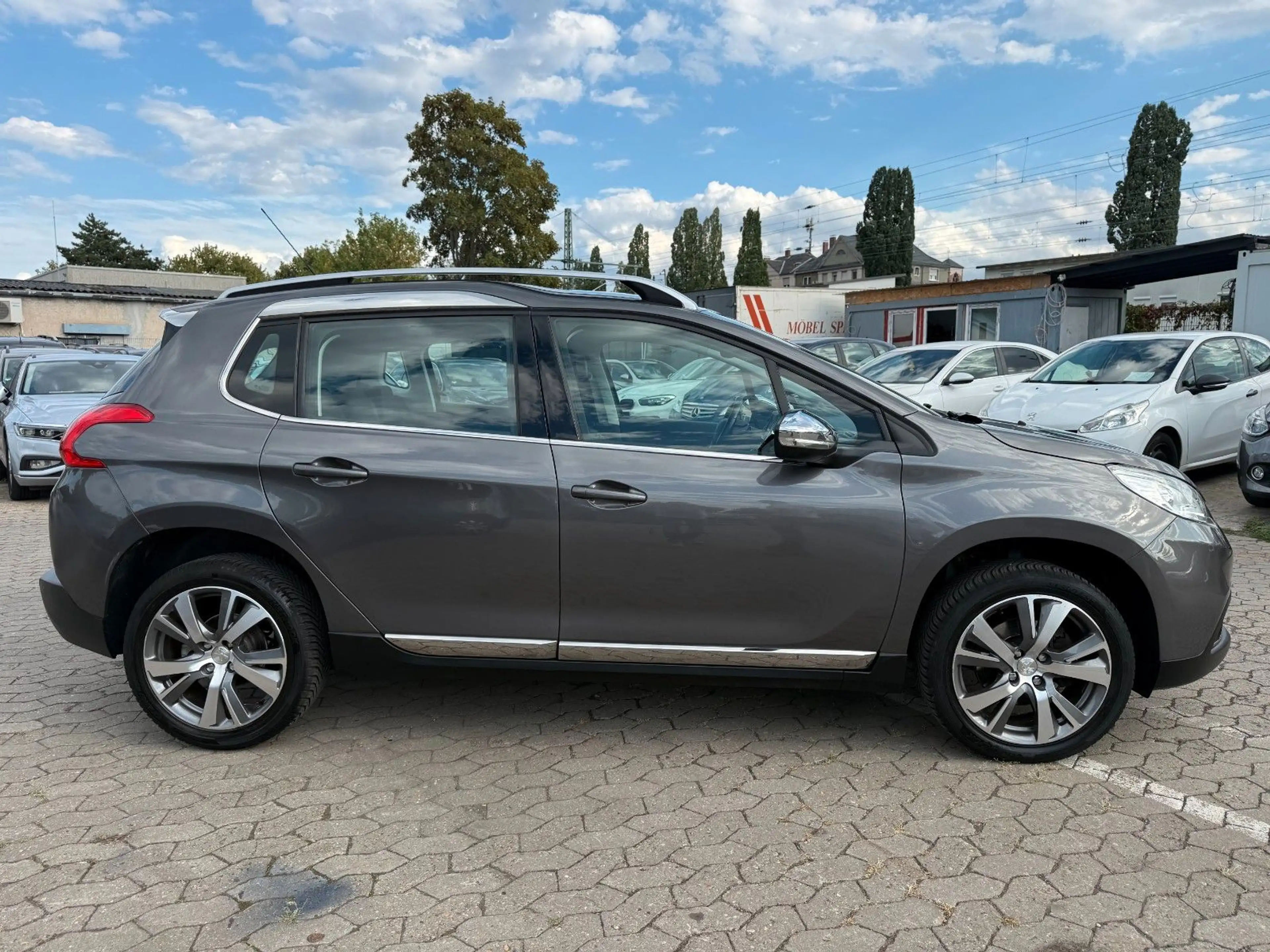 Peugeot 2008 AllURE / AUTOMATIK / KLIMA / UNFALLFREI / — photo 5