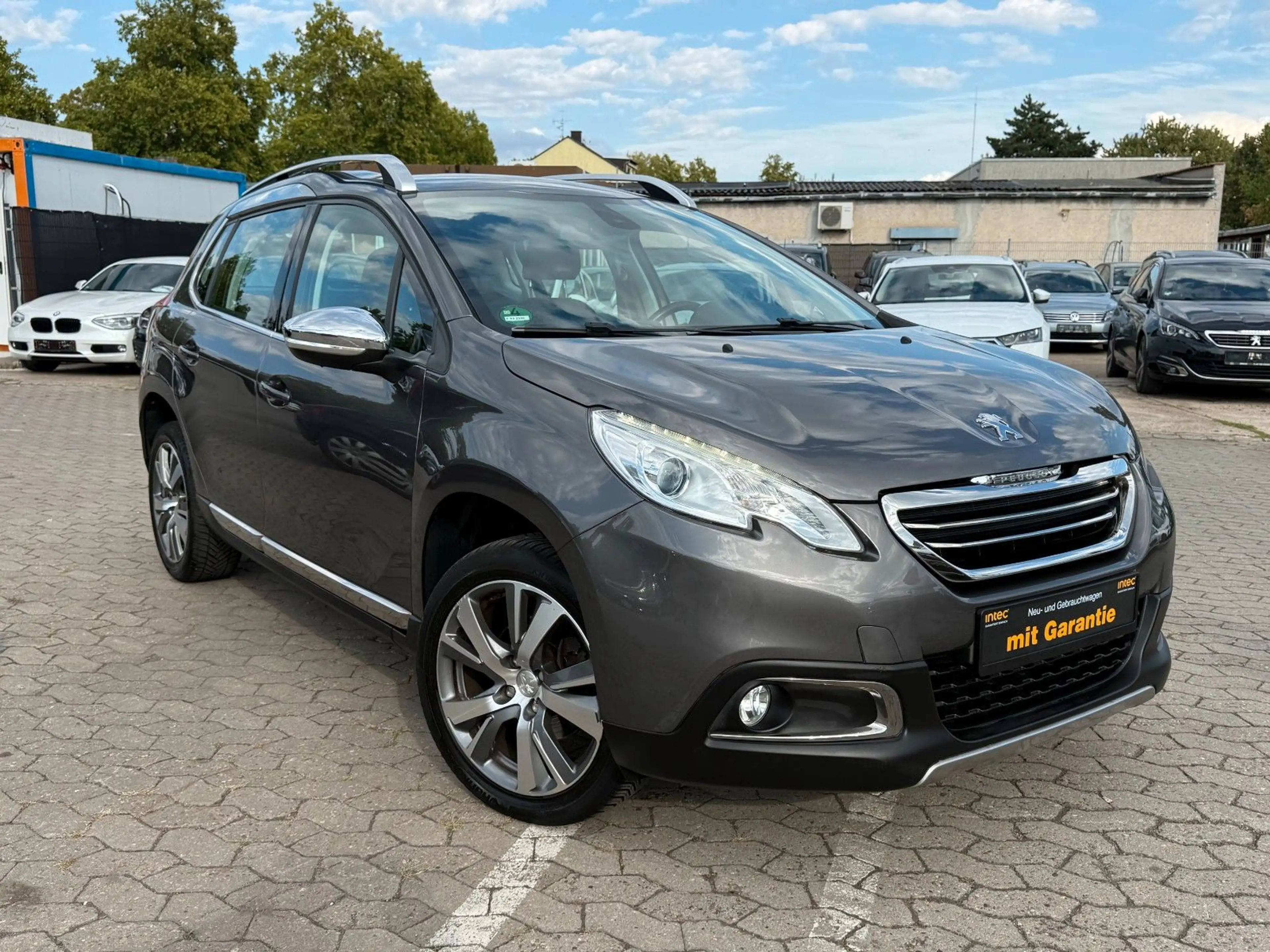 Peugeot 2008 AllURE / AUTOMATIK / KLIMA / UNFALLFREI / — photo 2