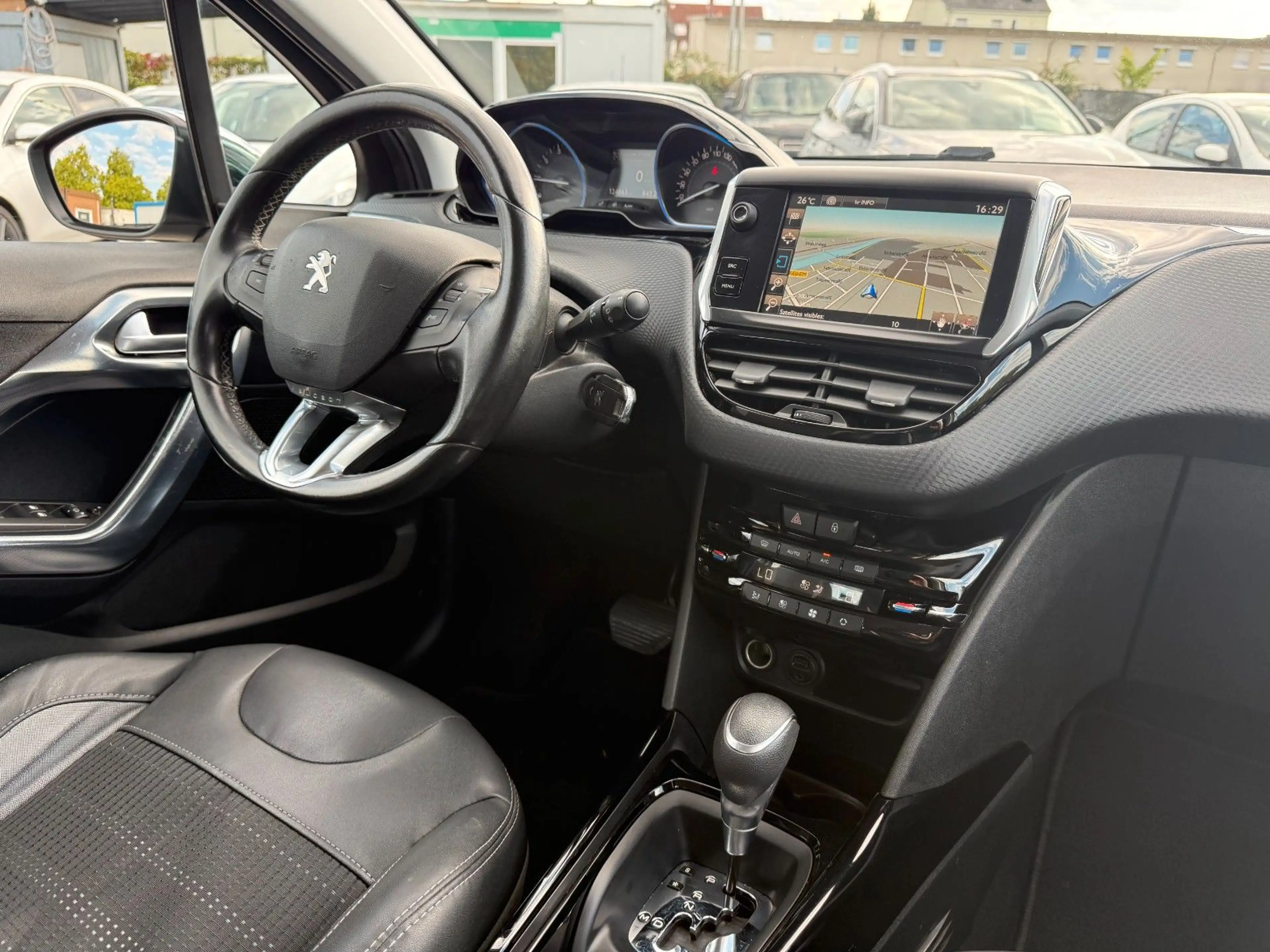 Peugeot 2008 AllURE / AUTOMATIK / KLIMA / UNFALLFREI / — photo 12