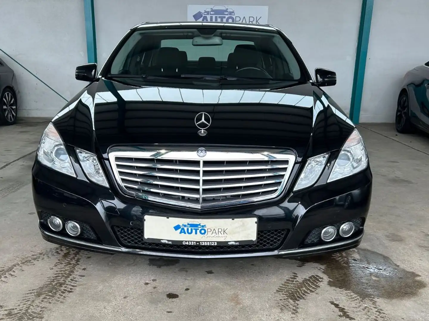 Mercedes-Benz E 200 Limousine CGI BlueEfficiency Schwarz - 2