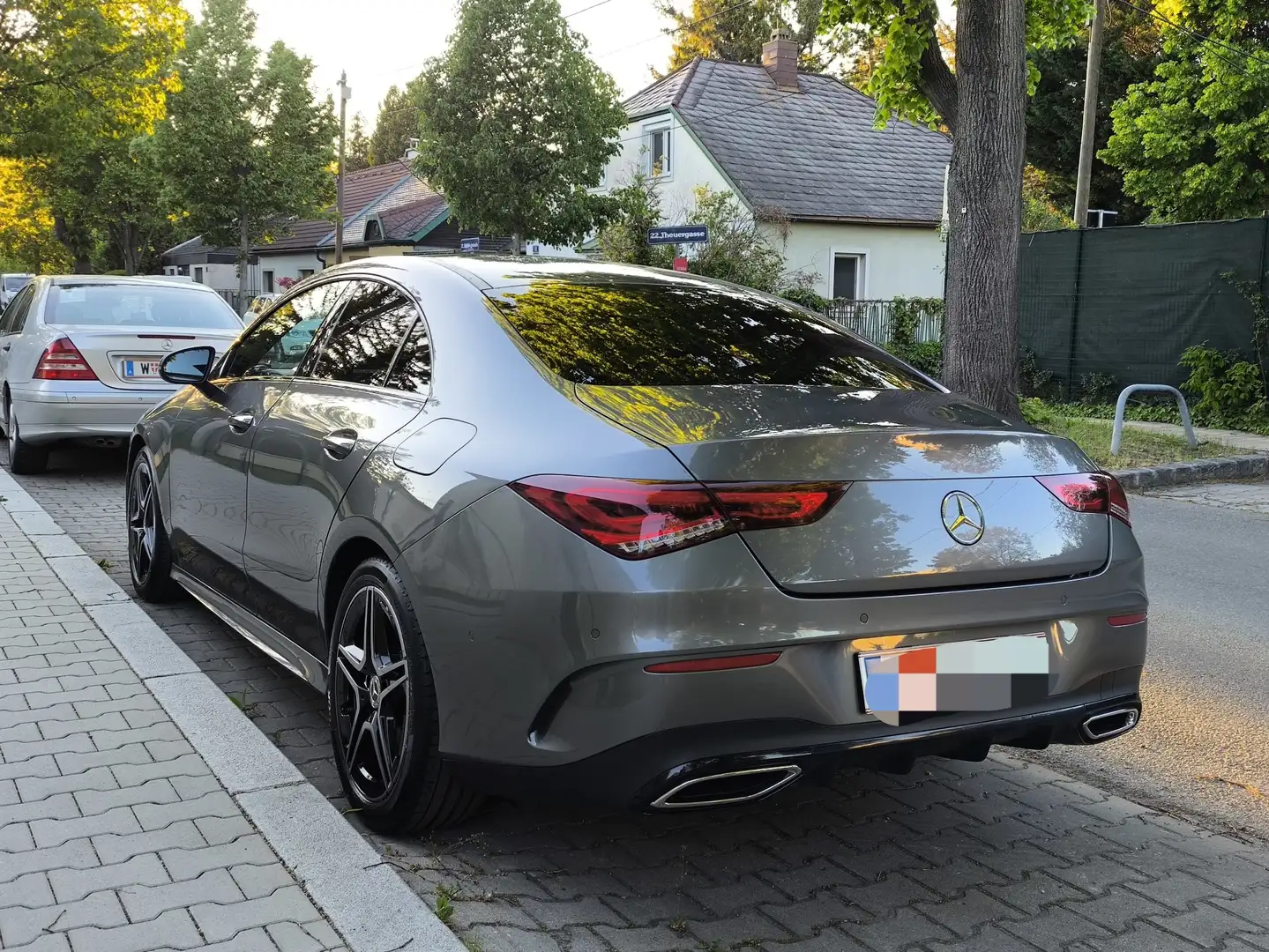 Mercedes-Benz CLA 200 7G-DCT AMG Line Grau - 2