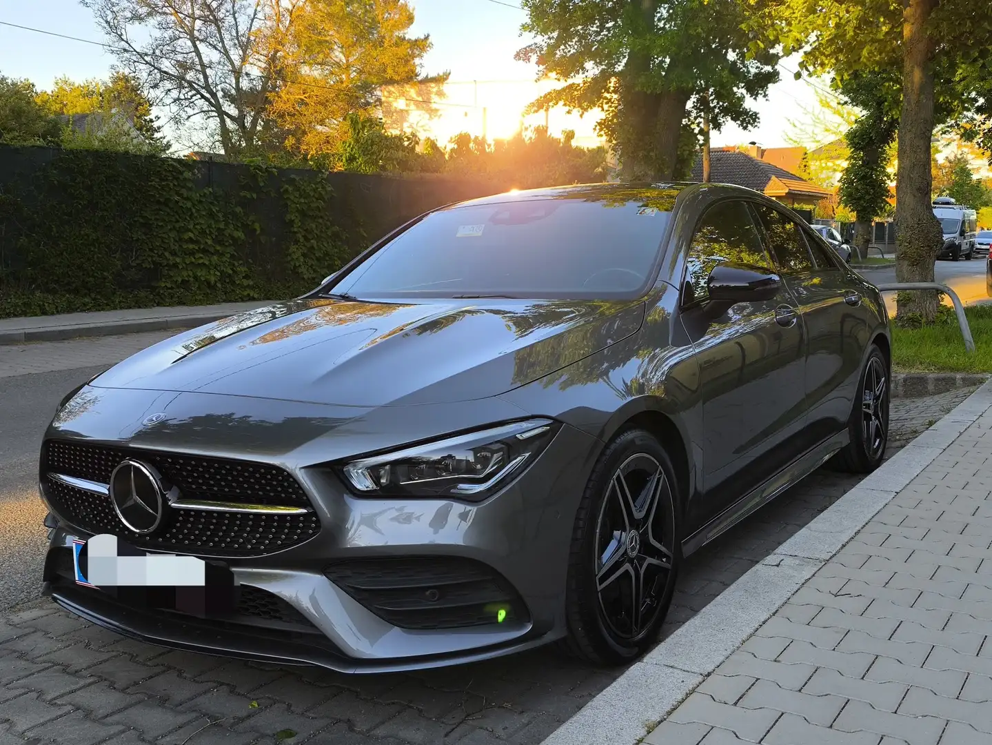 Mercedes-Benz CLA 200 7G-DCT AMG Line Grau - 1