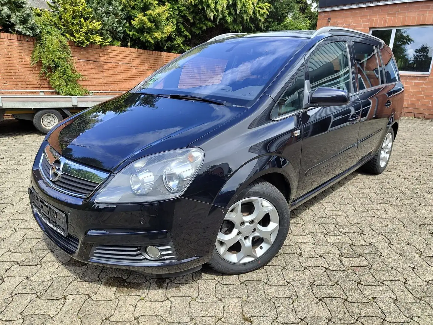 Opel Zafira 1.8 *7-Sitzer*AHK*PDC*Klima*TÜV-NEU* Zwart - 1
