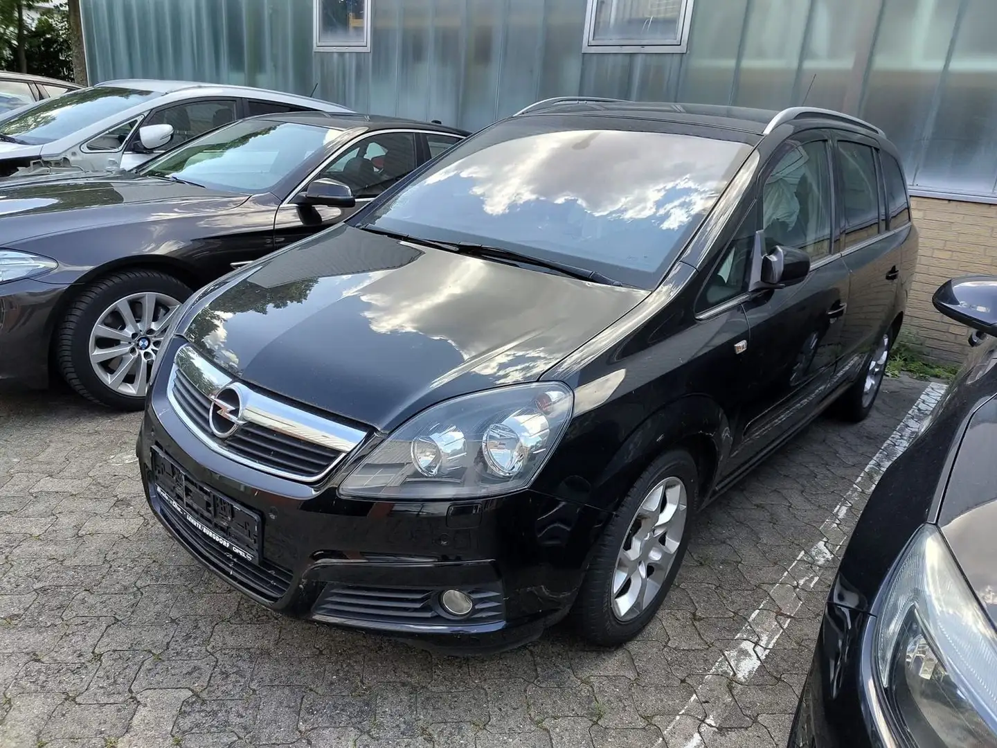 Opel Zafira 1.8 *7-Sitzer*AHK*PDC*Klima*TÜV-NEU* Noir - 1
