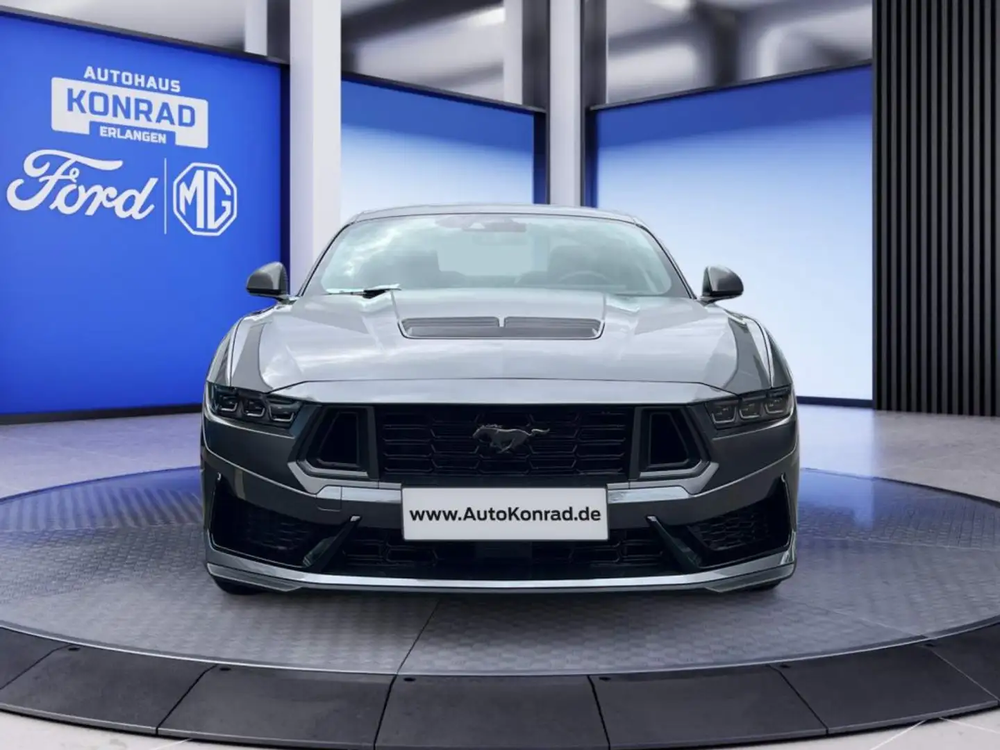 Ford Mustang Fastback 5.0 V8 Dark Horse Gris - 2