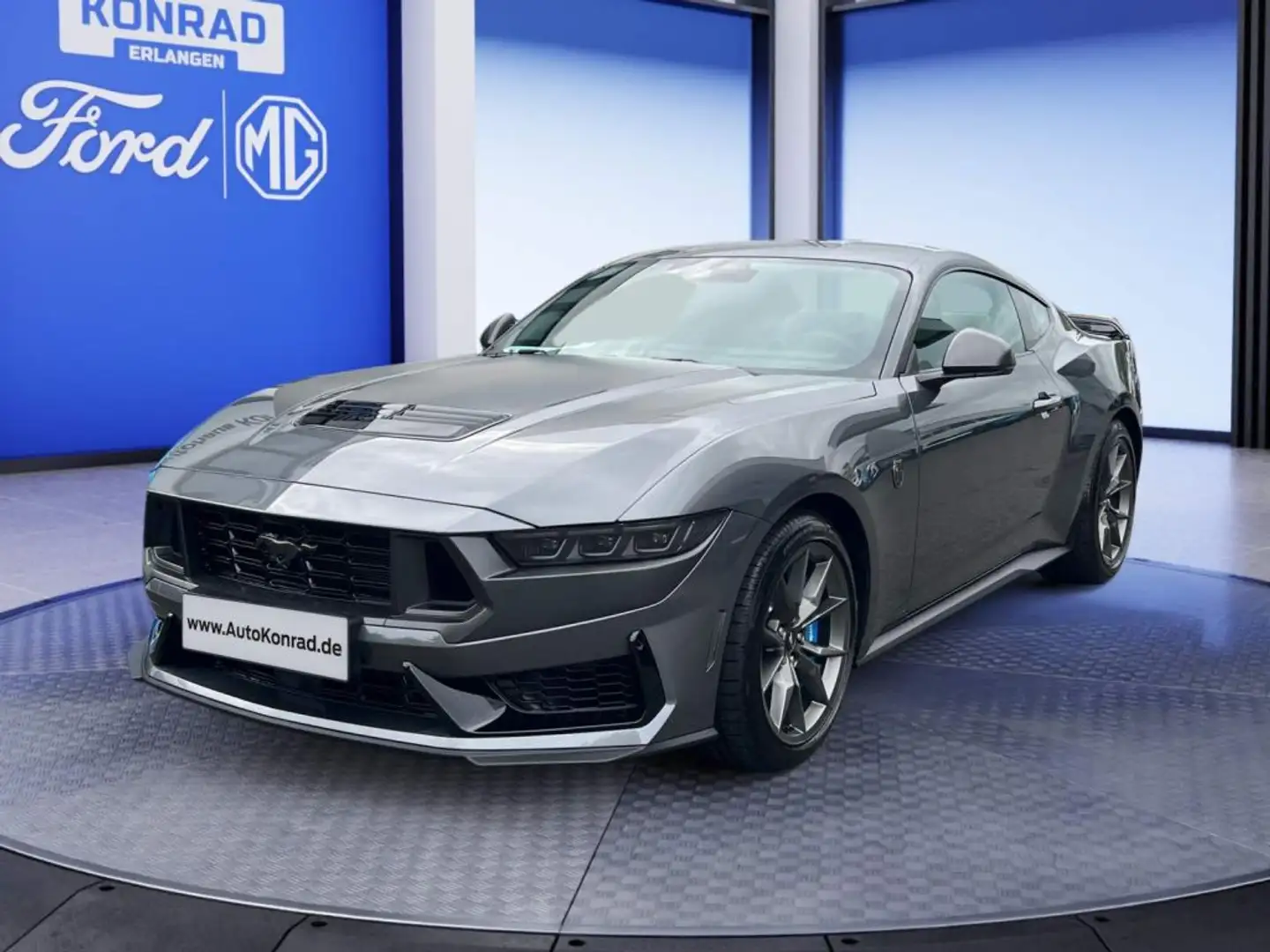 Ford Mustang Fastback 5.0 V8 Dark Horse Gris - 1