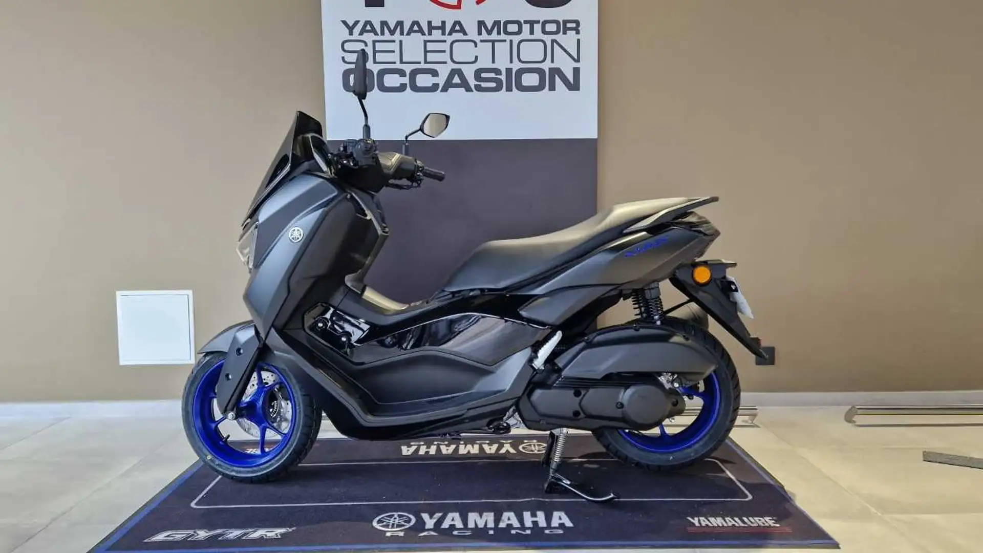 Yamaha NMAX Schwarz - 2