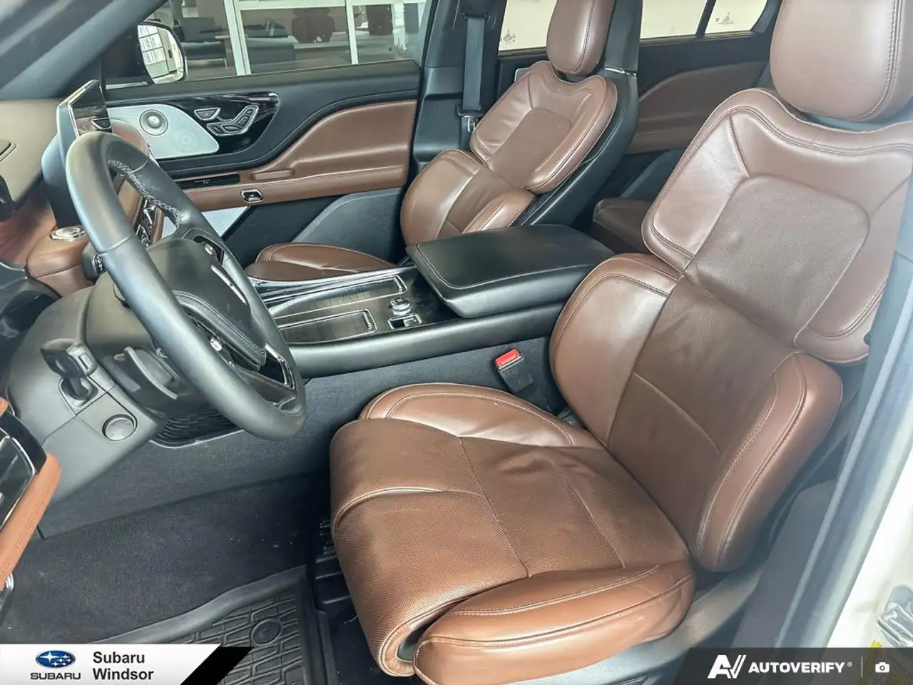 Lincoln Aviator снимка Lincoln Aviator
