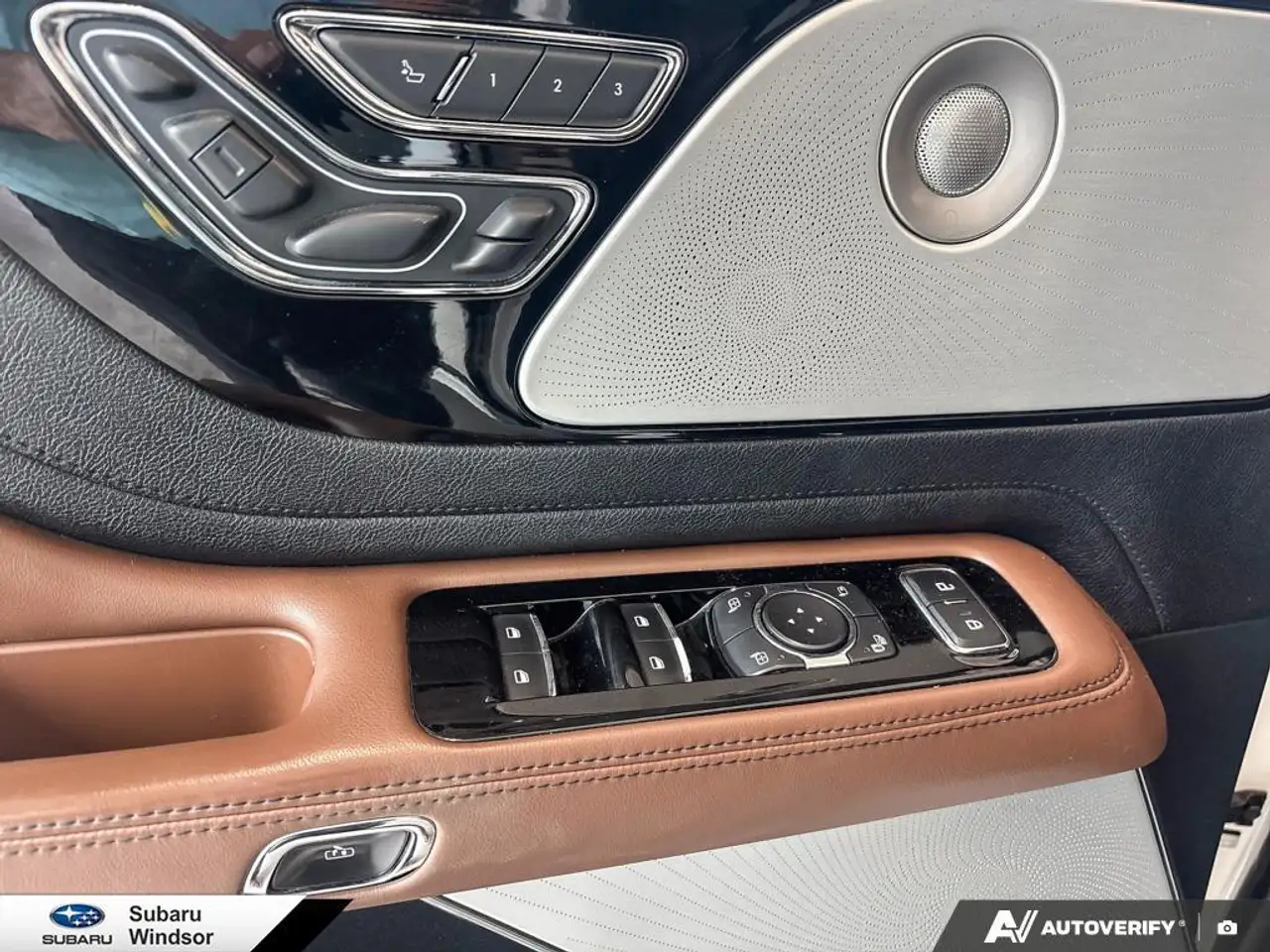 Lincoln Aviator снимка Lincoln Aviator