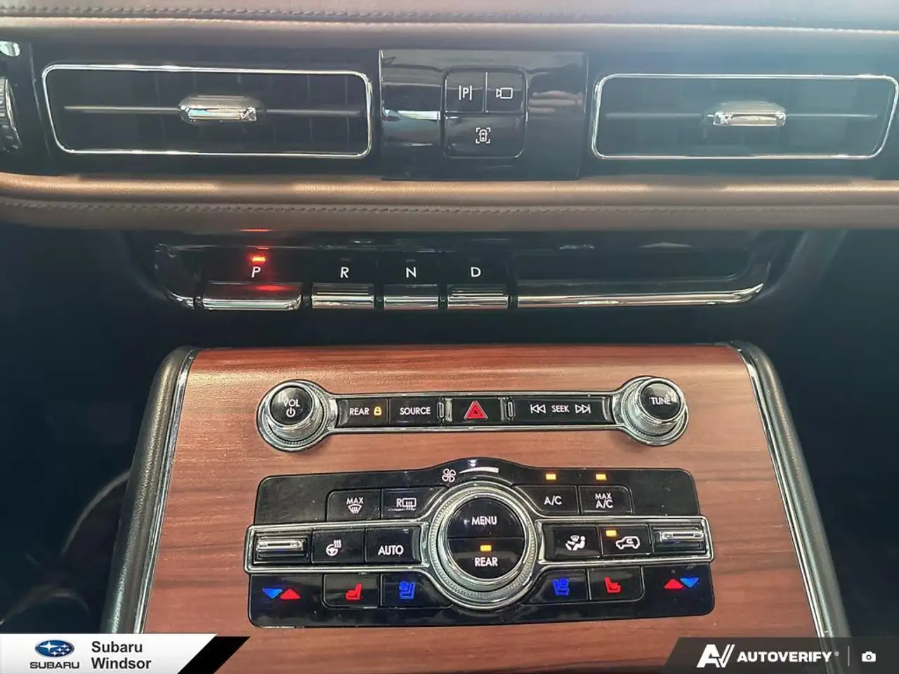 Lincoln Aviator снимка Lincoln Aviator
