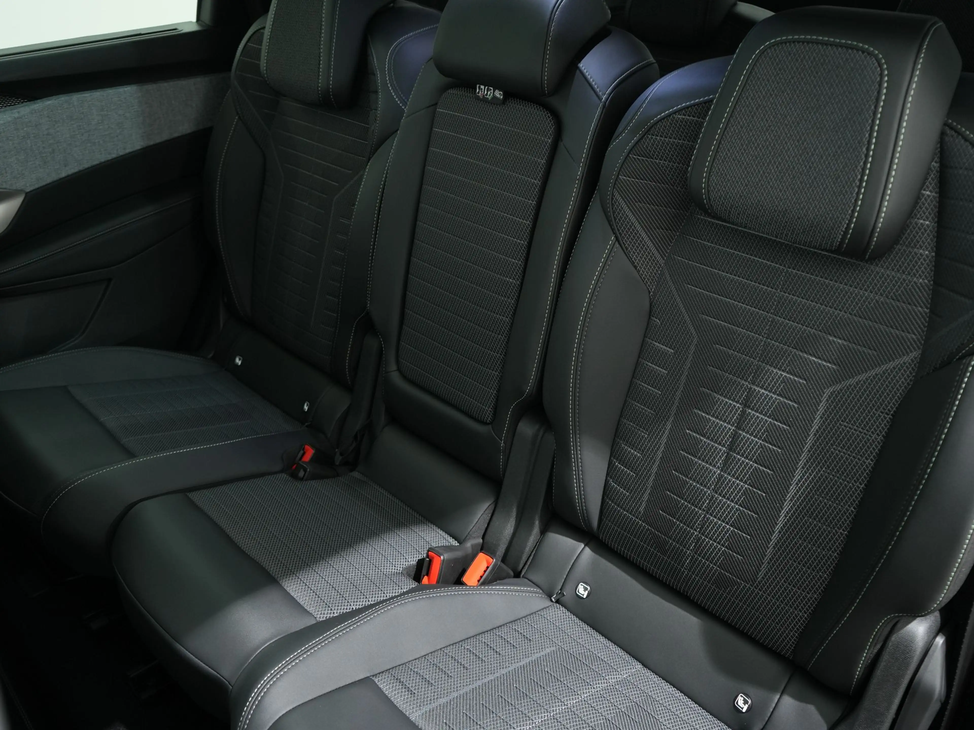 Peugeot 5008 1.2 HYBRID 145PK GT E-DCS6 7-PERS | Trekhaak | Cru — photo 5