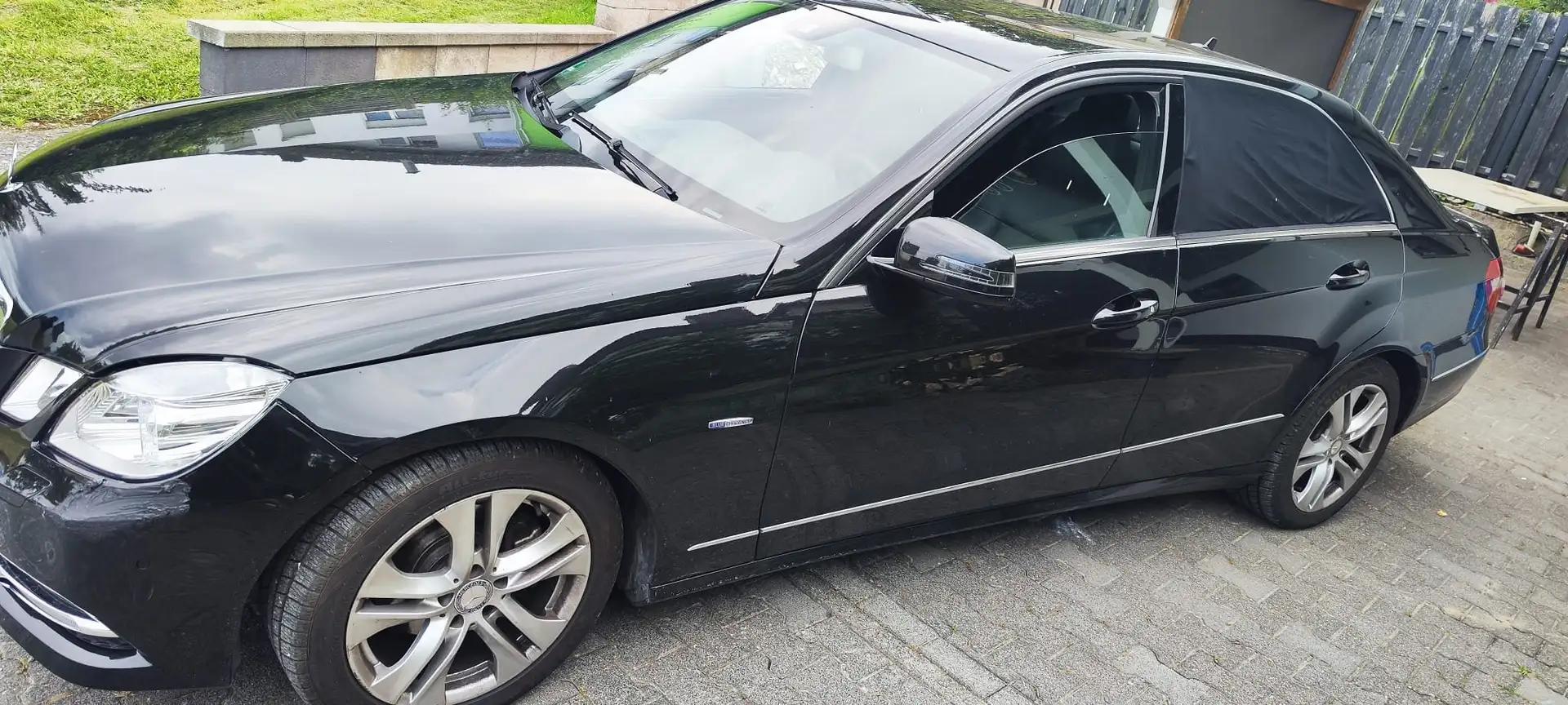 Mercedes-Benz E 200 E 200 BlueEFFICIENCY 7G-TRONICAvantgarde Schwarz - 2