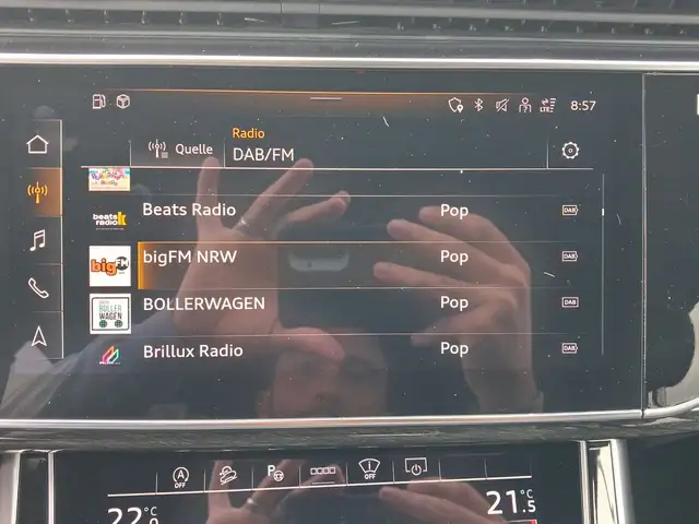 Audi Q7 view 14