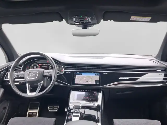 Audi Q7 view 11